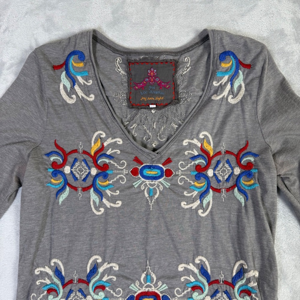 JW Los Angeles Tunic Top Women Medium Gray Embroidered V-Neck 3/4 Sleeve Boho - Picture 4 of 15